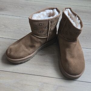 UGG Classic Mini Embossed Logo Boots Sz 6